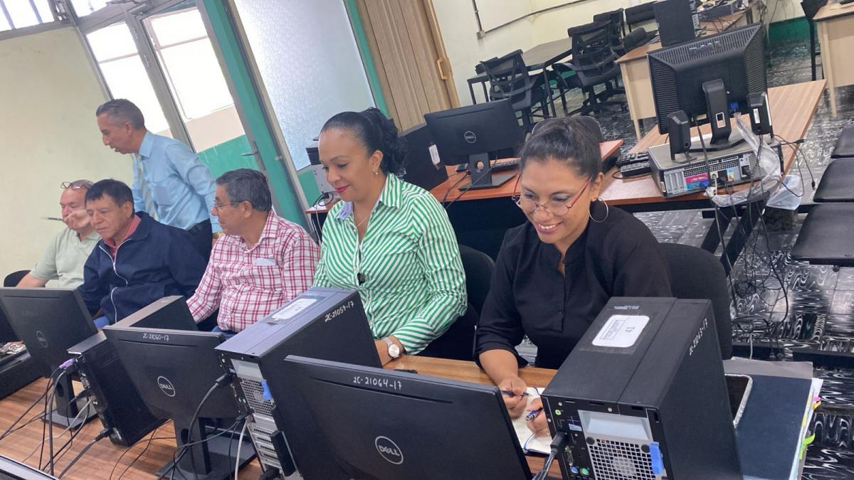 Uso de la unidad compartida en la nube de Internet de la Escuela de Estudios de Postgrado
